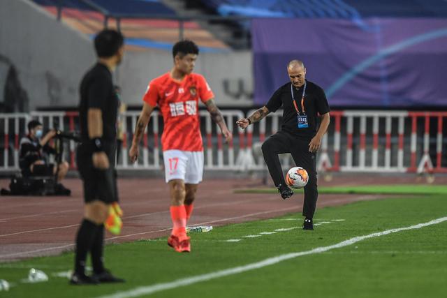 东契奇三双独行侠克奇才5连胜 火箭险胜尼克斯