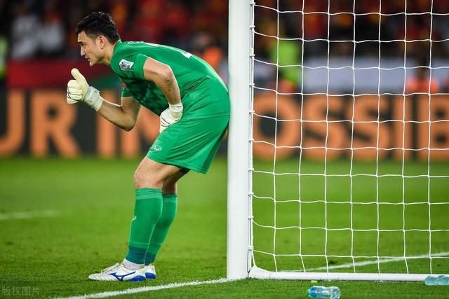 克拉滕伯格：佩德罗肘击动作没击中对手不会染红